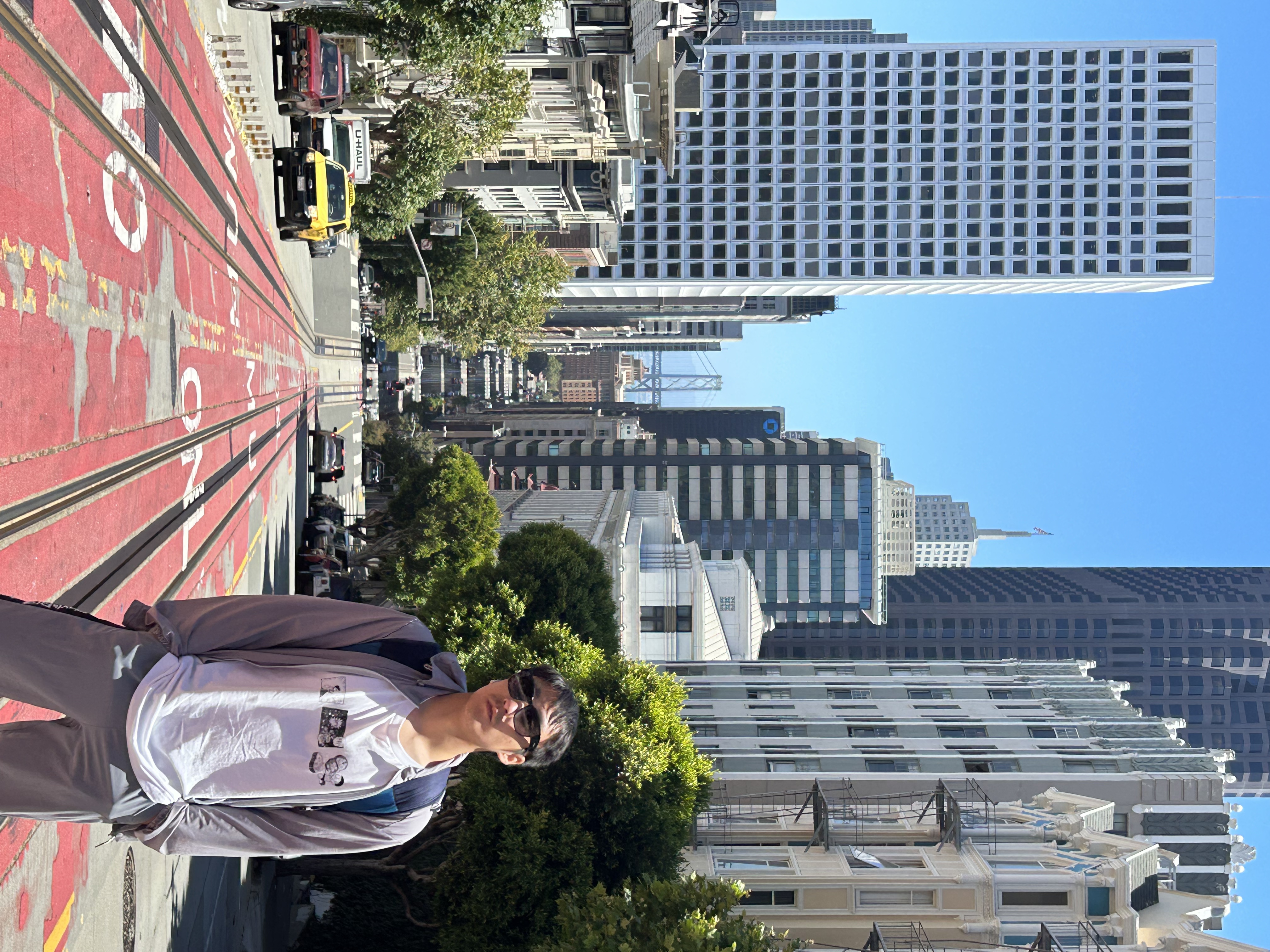 Longtian Shi / 师珑天